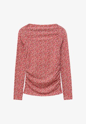 Camisa roja de manga larga con un pequeño estampado floral en rosa, blanco y beige, con un ligero fruncido en los laterales, vista desde atrás.