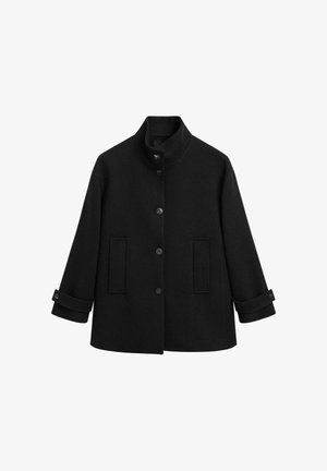 Cappotto di lana nero con collo alla coreana, chiusura frontale con bottoni e due tasche applicate. Maniche con polsini e dettaglio di bottoni aggiuntivi.