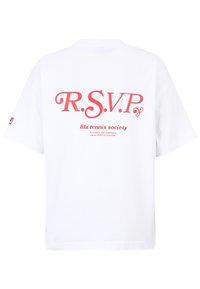 Valkoinen lyhythihainen t-paita, jossa on punaisella painettu teksti "R.S.V.P." ja "fila tennis society" selässä. Mukana logo hihassa.