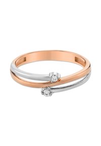 Bague en or bicolore avec des anneaux entrelacés en or rose et or blanc, chacun terminé par un petit diamant rond.