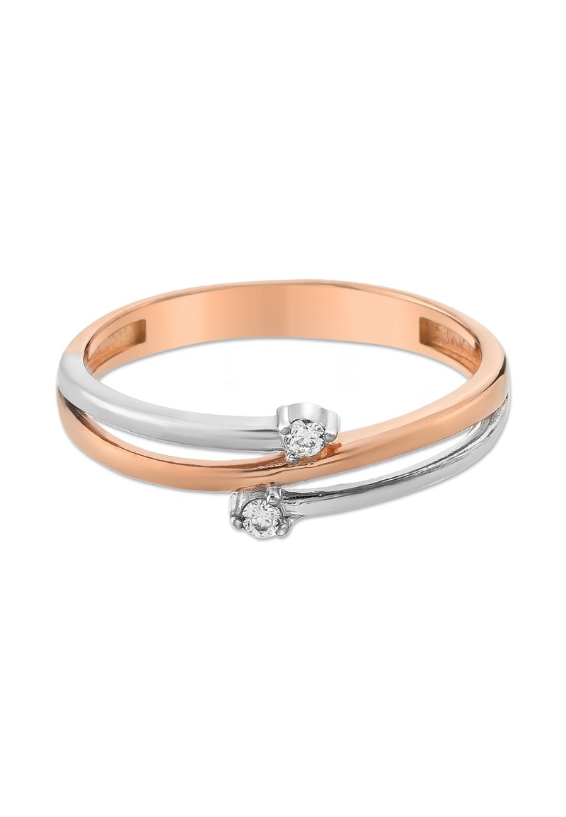 Bague en or bicolore avec des anneaux entrelacés en or rose et or blanc, chacun terminé par un petit diamant rond.