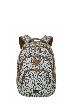 Rucksack mit schwarzem Blättermuster auf weißem Hintergrund, braunen Reißverschlüssen und Riemen, mit drei Reißverschlussfächern und einem oberen Griff.