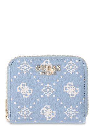 Portefeuille zippé bleu clair avec motif blanc et logo doré GUESS EST 1981 sur le devant, surface texturée.