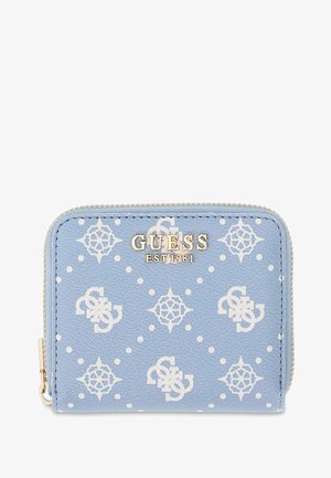 Portefeuille zippé bleu clair avec motif blanc et logo doré GUESS EST 1981 sur le devant, surface texturée.