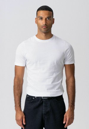 MUSCLE - T-paita - white