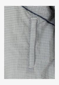 Sélectionné, white white quartz