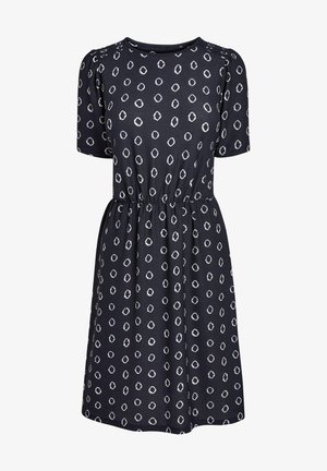 Vestido corto azul marino con estampado de círculos blancos irregulares, mangas cortas abullonadas, escote redondo y cintura fruncida.