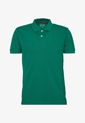 Grünes Polo-Shirt mit kurzen Ärmeln, zwei weißen Knöpfen und einem kleinen gestickten Markenlogo auf der Brust.