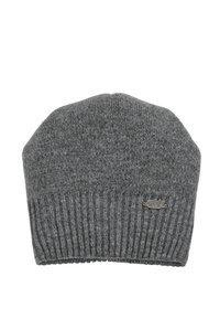 Grijze gebreide beanie met een ribbelzoom aan de onderkant. Heeft een klein metalen logo dat aan de zijkant is bevestigd. Zachte textuur en een afgeronde bovenkant.