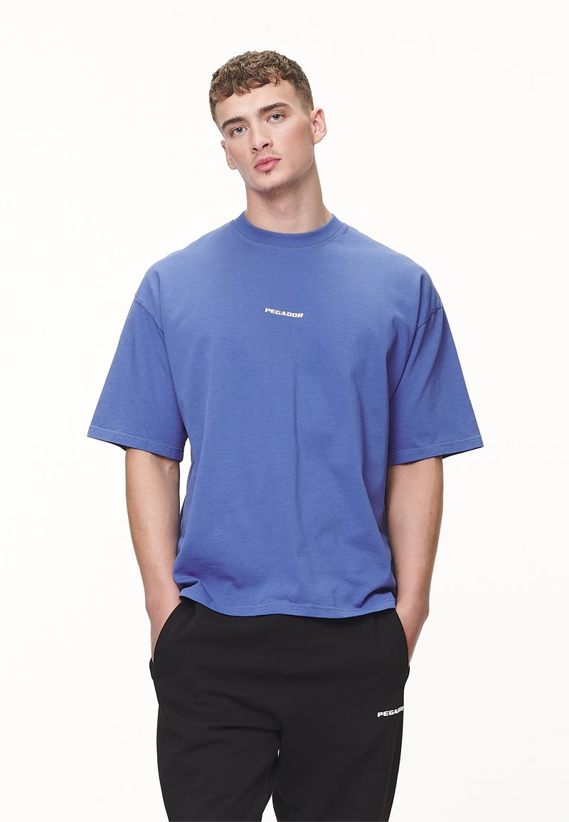 Pegador LOGO BOXY TEE - Základné tričko - washed retro blue/white gum