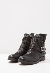 A.S.98 Botines camperos - black