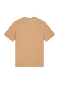 Kortemouw bruin t-shirt, gemaakt van zacht materiaal. Kenmerkt zich door een simpele ronde hals met een schone, effen achterkant.
