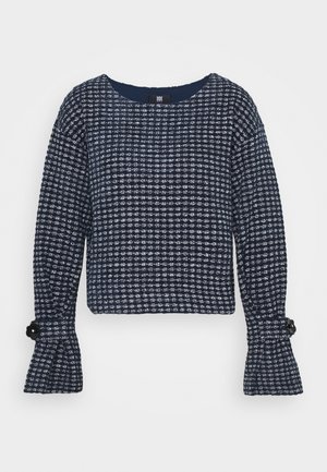 Granatowy i biały teksturowany sweter z długim rękawem, okrągłym dekoltem i rozszerzanymi mankietami z czarnymi guzikami.
