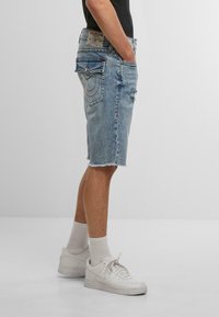 True Religion RICKY SN FLAP RAW  - Jeansshort - blue