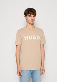 HUGO DULIVIO - Marškinėliai su spaudiniu - medium beige