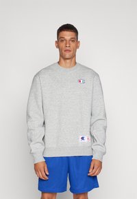 Champion RETRO SPORT CREWNECK BACKPRINT - Sudadera - grey