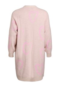 Garšs rozā kardigans, izgatavots no mīkstas dzijas. Tam ir gaiši rozā fons ar izteiksmīgām rozā sirdīm, kā arī ribotas piedurknes un apakšmalu.