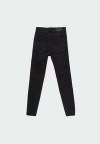 Černé džíny skinny z denimu s hladkou texturou. Mají dvě zadní kapsy a štítek na pase. Jednoduchý, přiléhavý design.