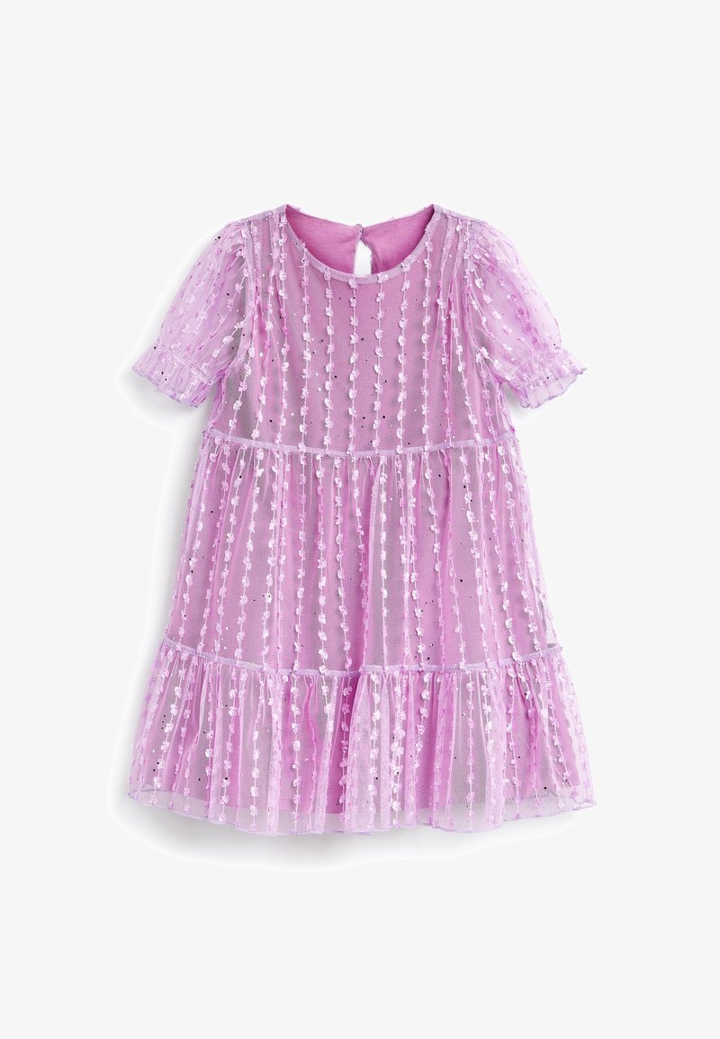 Robe rose pour fille avec manches bouffantes en tulle transparent, overlay en tulle à pois texturé, taille froncée et ourlet à volants, fermeture par boutons dans le dos.