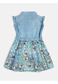 Jeansklänning med en figursydd överdel, volangärmar och en kjol med flera mönster som har blom- och geometriska motiv i blått och grönt.