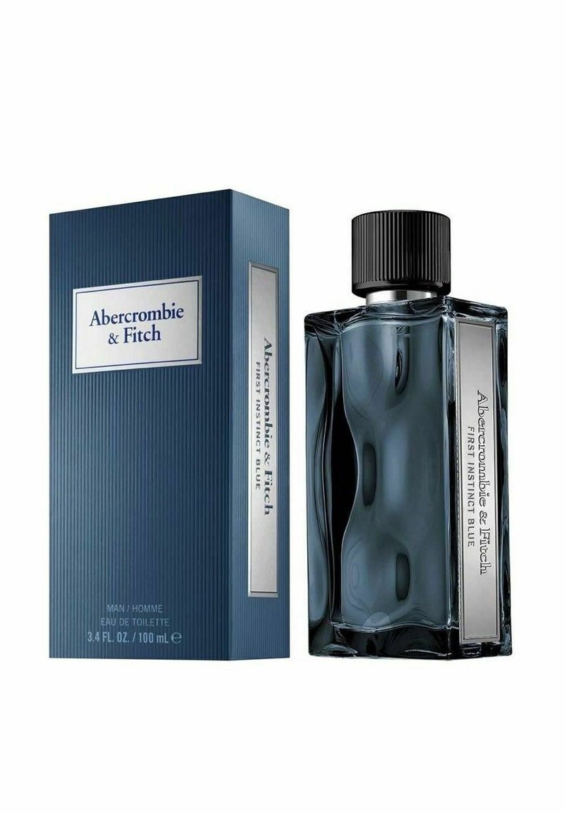Abercrombie & Fitch First Instinct Blue parfume har en klar, bølget glasflaske og en struktureret sort hætte, pakket i en blå stribet æske.