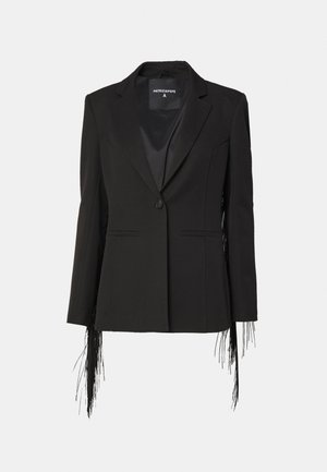 Musthave mustreid ühe nööbiga must bleiser, millel on tekstureeritud frantsi detail varrukatel ja sile vooder. Paika pandud siluett.