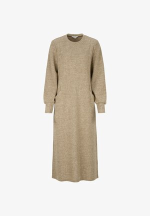 Beige stickad klänning med långa ärmar, rundad hals och sidfickor; något textil med struktur; knälång och avslappnad passform.