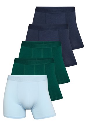 Set aus fünf Herrenboxershorts in Blau, Dunkelblau, Grün, Dunkelgrün und Hellblau. Hergestellt aus einem weichen, dehnbaren Stoff mit elastischen Taillenbündchen.