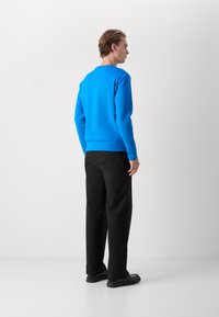 BOSS SALBO - Melegítőfelső - open blue