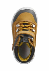 Zapato infantil amarillo y gris con cordones, una tira de velcro y una suela de goma texturizada. Interior forrado con tela negra y amarilla.