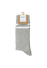 Foldede grå sokker med hvide striber og Pepe Jeans-mærkat på en papophængsetikette mod en hvid baggrund.