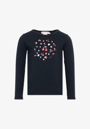 Chemise bleu marine à manches longues avec col rond, décorée sur le devant d'un motif circulaire de cerises rouges et de petites fleurs blanches et bleues.