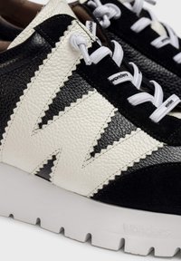 WONDERS Zapatillas - black