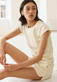 Next REGULAR FIT - Short - ecru