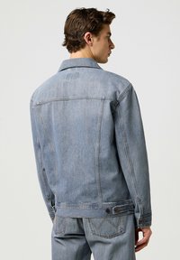 Wrangler ANTI FIT - Veste en jean - light ice