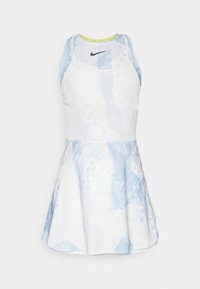 Nike športna obleka v beli barvi s svetlo modrimi abstraktnimi vzorci. Ima zategnjen bodice, razširjeno krilo in zračno mrežasto tkanino na ramenih.