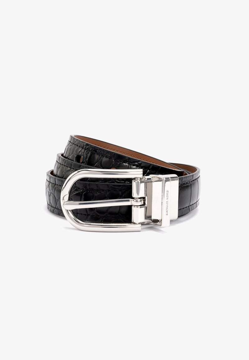 Cintura in pelle nera imbossata a forma di coccodrillo con fibbia rettangolare lucida in argento e puntale regolabile. Texture liscia con interno marrone.
