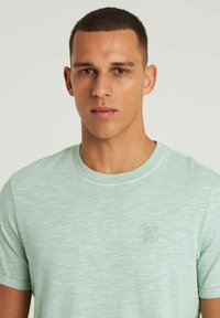 CHASIN' BRODY SLUB - Jednoduché tričko - light green