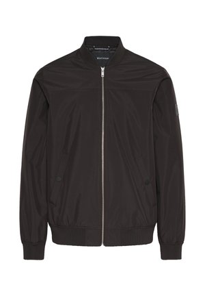 Zwarte bomberjack gemaakt van soepel stof, voorzien van een ritssluiting aan de voorkant, geribbelde manchetten en zoom, twee zijzakken en een patch op de mouw.