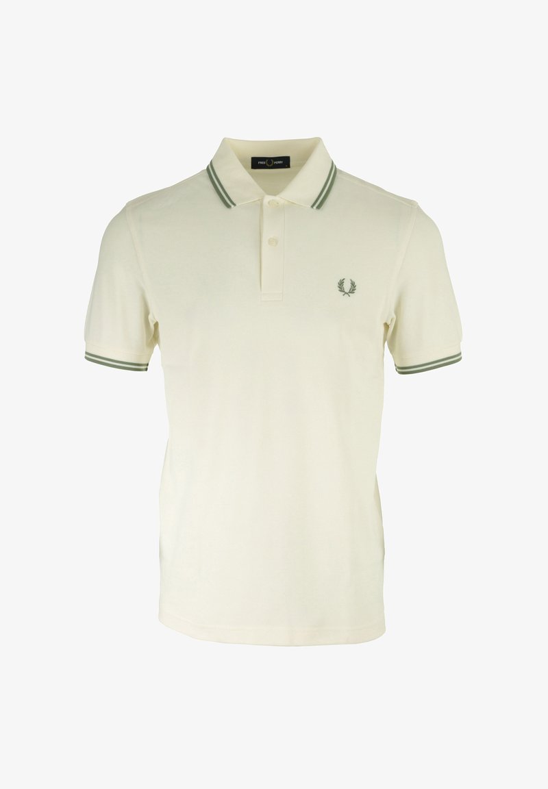 Polo in cotone crema con colletto e polsini a righe verdi. Presenta un piccolo logo ricamato sul lato sinistro del petto. Vestibilità classica.