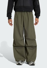 CITY TECH - Pantalones - olive strata