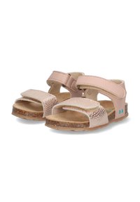 Lyserøde sandaler med en sprækket tekstur rem og en glat hælrem. Har justerbare velcro-lukninger og en naturlig korkfodbed.