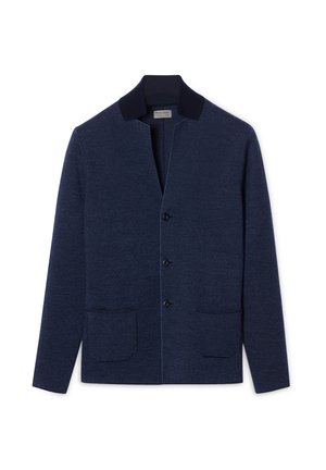Marineblå cardigan med sjalskrave, enkeltknappet front, tre knapper og to frontlommer. Fremstillet af blødt strikstof.