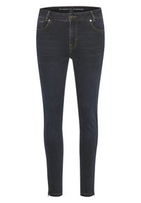 Jeans ceñidos de mezclilla oscura con costuras amarillas. Las características incluyen cinco bolsillos, un cierre de cremallera y piernas ajustadas con cremalleras en los tobillos.