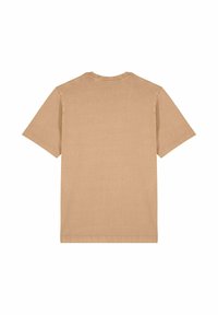T-shirt beige à manches courtes en coton doux. Il présente un col rond et une coupe droite, avec une texture lisse et sans motifs visibles.