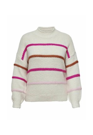 Pull en crème clair avec une texture côtelée, présentant des rayures horizontales en rose, marron et rose doux. Col haut et manches amples.