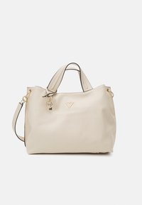 Beżowa teksturowana torebka z dwoma górnymi uchwytami i odpinanym paskiem na ramię. Złote okucia i emblemat z logo na przodzie.