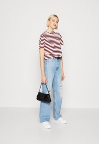 Lacoste Apdrukāts T-krekls - zin/flour
