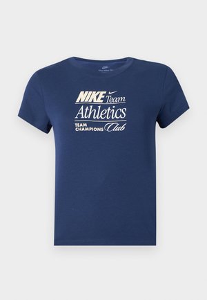T-shirt blu navy a maniche corte con scritta bianca "NIKE Team Athletics Team Champions Club" sul davanti.