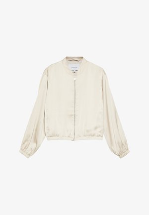 Kremowa satynowa kurtka bomberka z pełnym zamkiem z przodu, elastycznymi mankietami i elastycznym paskiem w pasie, z metką "Comma" wewnątrz kołnierza.